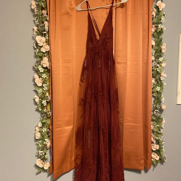 Bella and Bloom Burgandy Maxi Dress - Picture 7 of 7